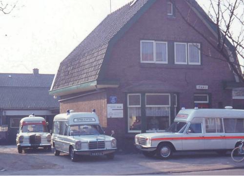 Ambulances aan de Molenstraat 1979